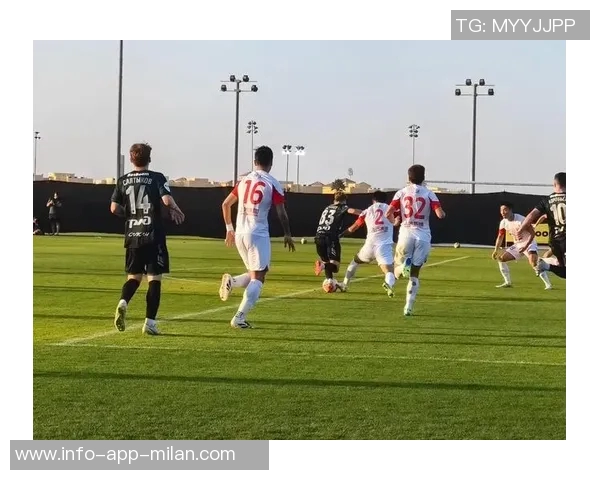 李新翔伤愈随海港队赴迪拜冬训晒照展现团队精神