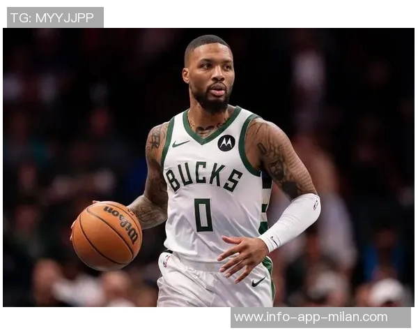 利拉德回母校韦伯州立大学视察篮球赛展现对母校的深厚情感 利拉德回母校韦伯州立大学视察篮球赛展现对母校的深厚情感